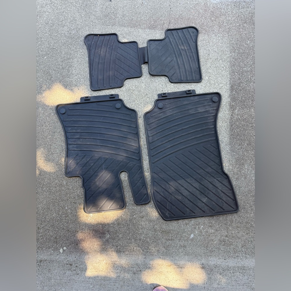 Mercedes- Benz OEM Black Car Floor Mats ~ NEW